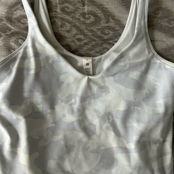 Lululemon Light Gray Camo Crop Top - Picture 3 of 5